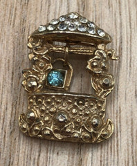 VTG Figural Mini Wishing Well Brooch Pin Rhinestones Gold Tone Mid-Century Luck