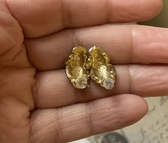 Vintage pair of two-tone ribbed love knot stud earrings 1’ in