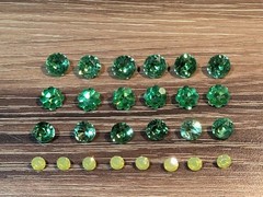 Uranium Glass Rhinestone Lot round dentelle and flower Cut