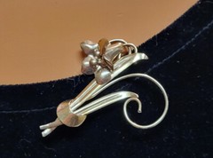 Vintage 1940’s JMS 10K Solid Yellow Gold Lily Brooch Pin 1.75 Inch 4.09 Grams