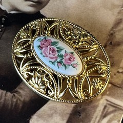 Vintage Avon Porcelain Rose Brooch – Gold Tone – Oval – Porcelain Floral – 2”