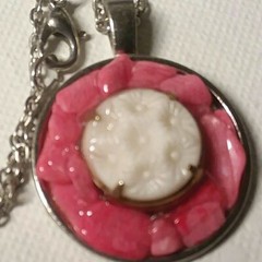 MaryBee Silver Tone 20″ Chain W/1″ Coral Chip Pendant Necklace 12-01-2021