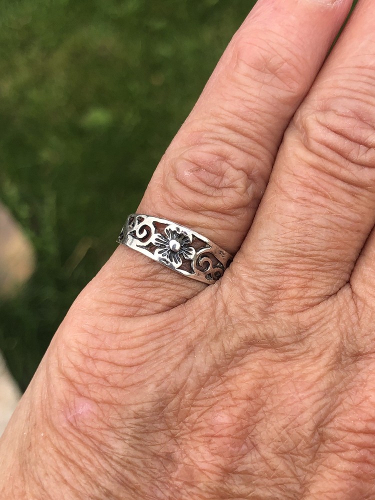 .925 Sterling Silver Stamped Flower Pinky/Toe Ring – Vintage Estate 6.9 Ct