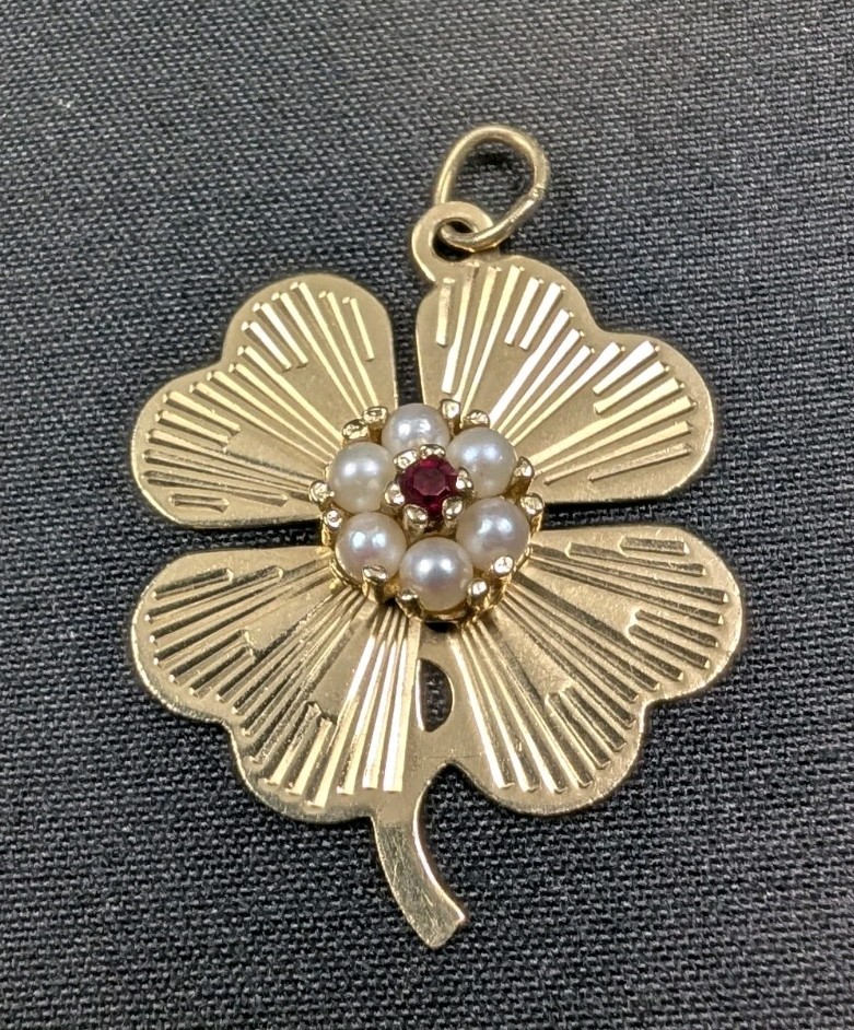 Vintage 14K Gold Pearl Ruby Four Leaf Clover Pendant Charm 3.07g