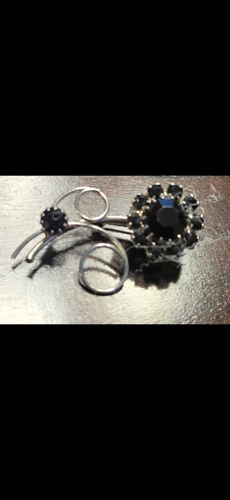 Vintage Jet Black Rhinestone Silver Tone Flower Ladies Brooch Pin