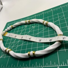 VINTAGE CLASSIC ACRYLIC White with gold-tone accent necklace 16 inches Short