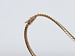 COOL 1980s 13-14k Multi-Tone Gold Herringbone Diamond Pave’ Chevron 16″ Necklace