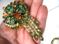 DeLizza & Elster Juliana intaglio floral jeweled bracelet brooch set green