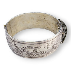 Vintage Silver Plated Story Teller Africa Simba Hinged Bangle Bracelet