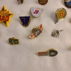 Lot Of 25+ Vintage & Recent Pins Pin-backs 1996 Olympics Sports Vegas And More