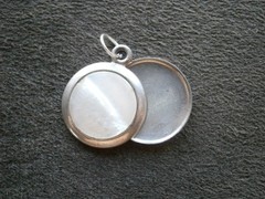Mother of Pearl Sliding Vintage Sterling Silver Locket Charm Pendant 4.4g