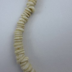 Vintage Hawaiian Puka Shell Bead Necklace 70’s Barrel Clasp 15.5 In