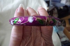 MAROON FLOWERED ENAMELED HINGED BANGLE #195A VTG COSTUME BRACELET
