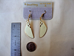 VINTAGE SAMUEL HUANG DESIGNER CLOISONNE RETRO MOD CREAM DANGLE HOOK EARRINGS