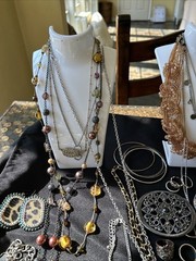3.5 Lbs! 50+Vintage lot Of Silver And Gold Tone Necklace/bracelets/earrings/ring