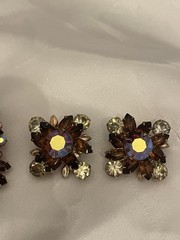 Vintage Gold Tone Root Beer RHINESTONES BROOCH AB & Clear W/CLIP ON EARRINGS