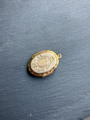 Vintage Cameo Locket Pendant Oval Gold Tone Ivory