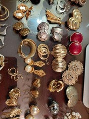 Fabulous vintage earrings 1960’s Lot. ( 108 Pcs )