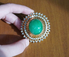 Vintage Jomaz Sunburst Brooch – Green Jadeite-Style Peking Glass – GIA Verified