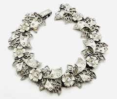 Unusual Signed Vtg Kramer Brushed Silver Tone Rhinestone Floral Bracelet 6.75″