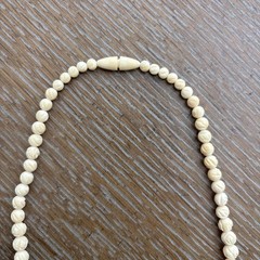 Vintage Hand Carved Bleached Graduated Bead Necklace 18″