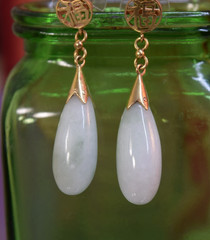 Vintage 14K Gold Teardrop Celadon Jade Dangle Earrings 1 5/8″