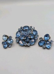 1950s–1960s Sapphire Blue Rivoli & Oval Rhinestone Brooch + Earrings Demi-Parure