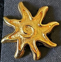 Cookie Lee Goldtone Sun Star Celestial Swirl 1.25” Retro Clip On Earrings New.