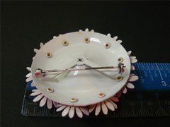 Vintage Retro Mod 60’s Pink & Green Enamel Metal Domed Daisy Bouquet Pin Brooch