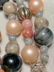 Stunning roxsann Pink Rhodonite Faux Pearl Moonglow Bead Charm Pendant Necklace