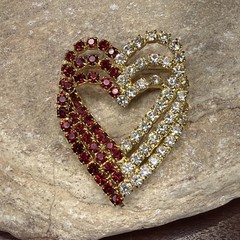 Triple Heart Clear & Red Rhinestone Gold Tone Pin Brooch Valentine gift 2 3/8″