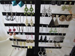 8# Vintage-Now 217pc Costume Jewelry Necklace Earrings Pins Bracelets Lot (Bb17