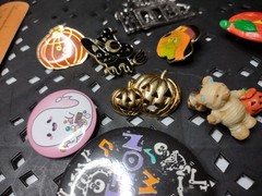 Lot Of 9 Halloween Themed Pins Brooches And Pin Back Buttons DMH10