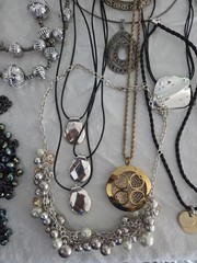 Vintage Mixed Lot of Multicolor Necklaces. Assorted models. 20+ pieces