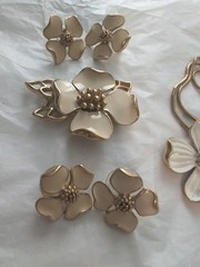 Vintage Trifari White Enamel Flower Jewelry Lot Brooch Necklace Pendant Earrings
