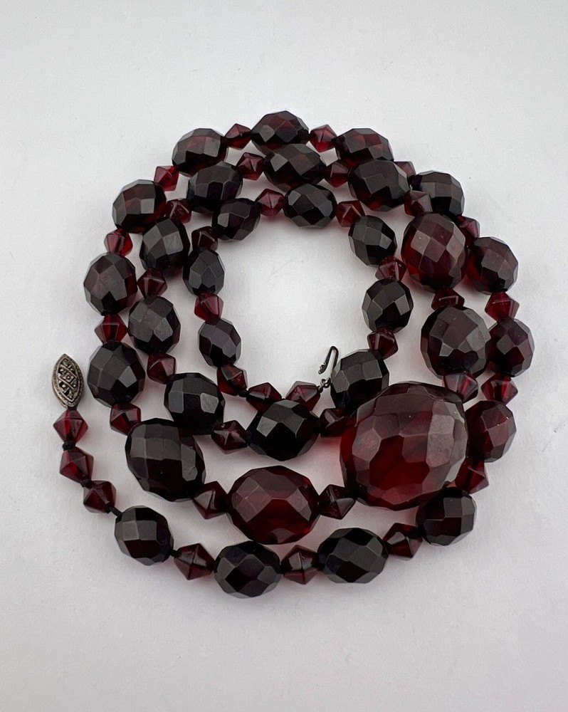 Antique Cherry Amber Bakelite Faceted Graduated Egg Bead Necklace 25.25″ -34.9g