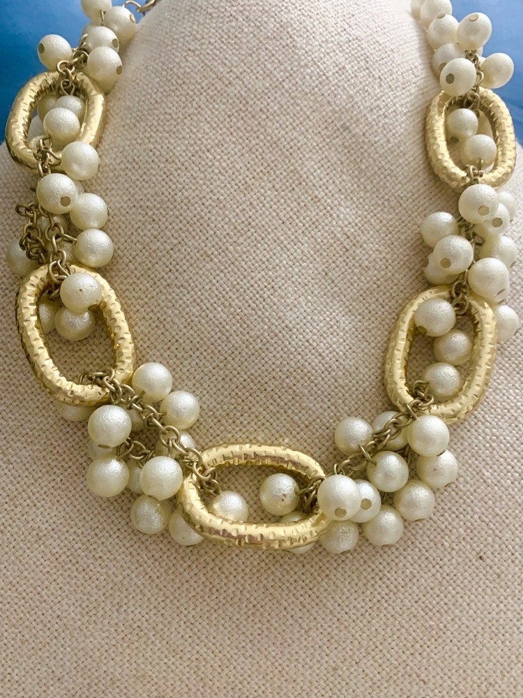 Vtg Chunky Gold Tone Hammered Link Faux Pearl Cluster Statement Collar Necklace
