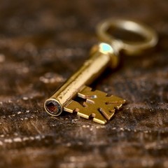 SUPERB CHUNKY ANTIQUE VICTORIAN ENGLISH 15K GOLD KEY TO MY HEART PENDANT c1860