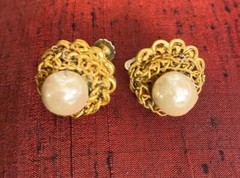 MIRIAM HASKELL Signed Vintage Golden Chains Adj Screwback Baroque Pearl Earrings