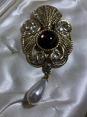 Vtg Jeff Lieb Large Rhinestone Purple Glass & Faux Pearl Drop Pin Brooch. 4” EC
