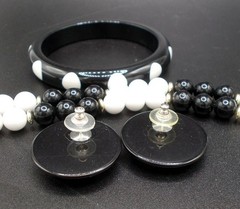 Vtg 80s Black White Beaded Lucite Plastic 30″ Necklace Bangle Polka Dot Earrings