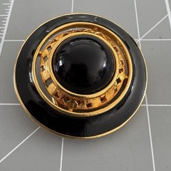 Vintage Lady Remington Hinged Scarf Clip Round Gold tone Black Cabochon Filigree