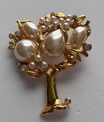 VINTAGE CHRISTMAS TREE BROOCH PIN FAUX PEARLS GOLD NOVELTY GEM CRAFT STYL HTF 53
