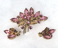 Lovely Vintage Open back Pink Crystal Glass Flower Pin Brooch & Earrings Set