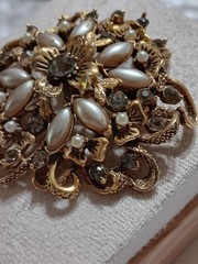 Vintage Large Florenza Rhinestone And faux pearl Brooch pendant