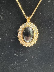 Vintage Signed TRIFARI Gold Tone Diamond Rhinestone Black Stone 17” Necklace