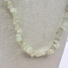 Vintage 80s Prehnite Gemstone Chip Beaded Necklace Healing Sage Green Jewelry
