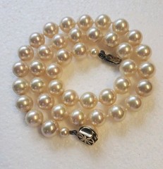 Beautiful Vintage Majorica 10mm Simulated PEARLS (glass core) 18″ Necklace