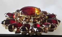RUBY RED & AMBER RUNWAY BROOCH OVAL SMOOTH GLASS REDDISH/AMBER CABOCHON☆2.25″☆