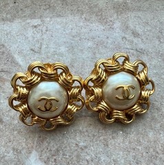 CHANEL Gold Tone Faux Pearl Triple rolo chain Border Clip on Earrings 40mm